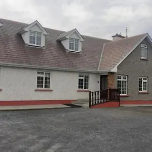 Spacious 6-bed House 10 Minutes From Knock Airport Holiday home Ballaghaderreen